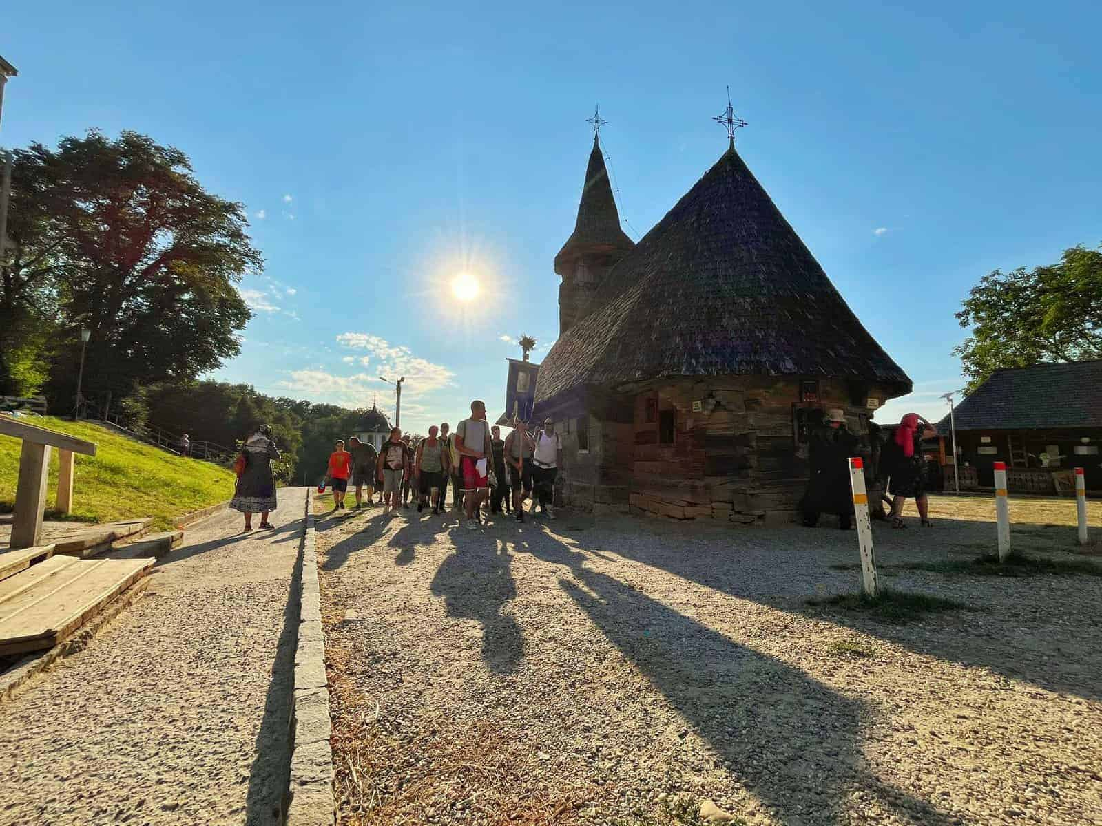 Biserica de lemn de la Nicula, cu hramul „Adormirea Maicii Domnului”, o bijuterie istorică și spirituală. Unde a fost ridicată